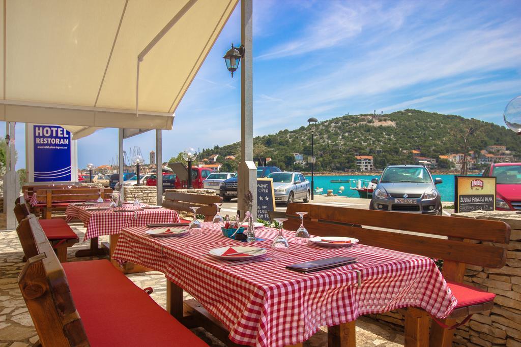 Hotel Plava Laguna Tisno Kültér fotó