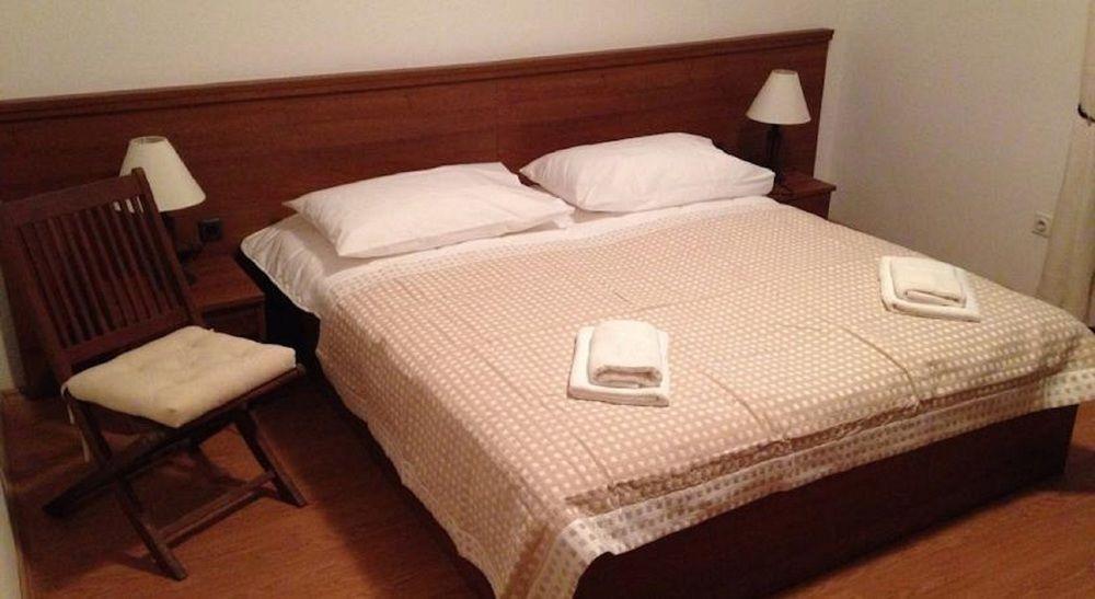 Hotel Plava Laguna Tisno Kültér fotó